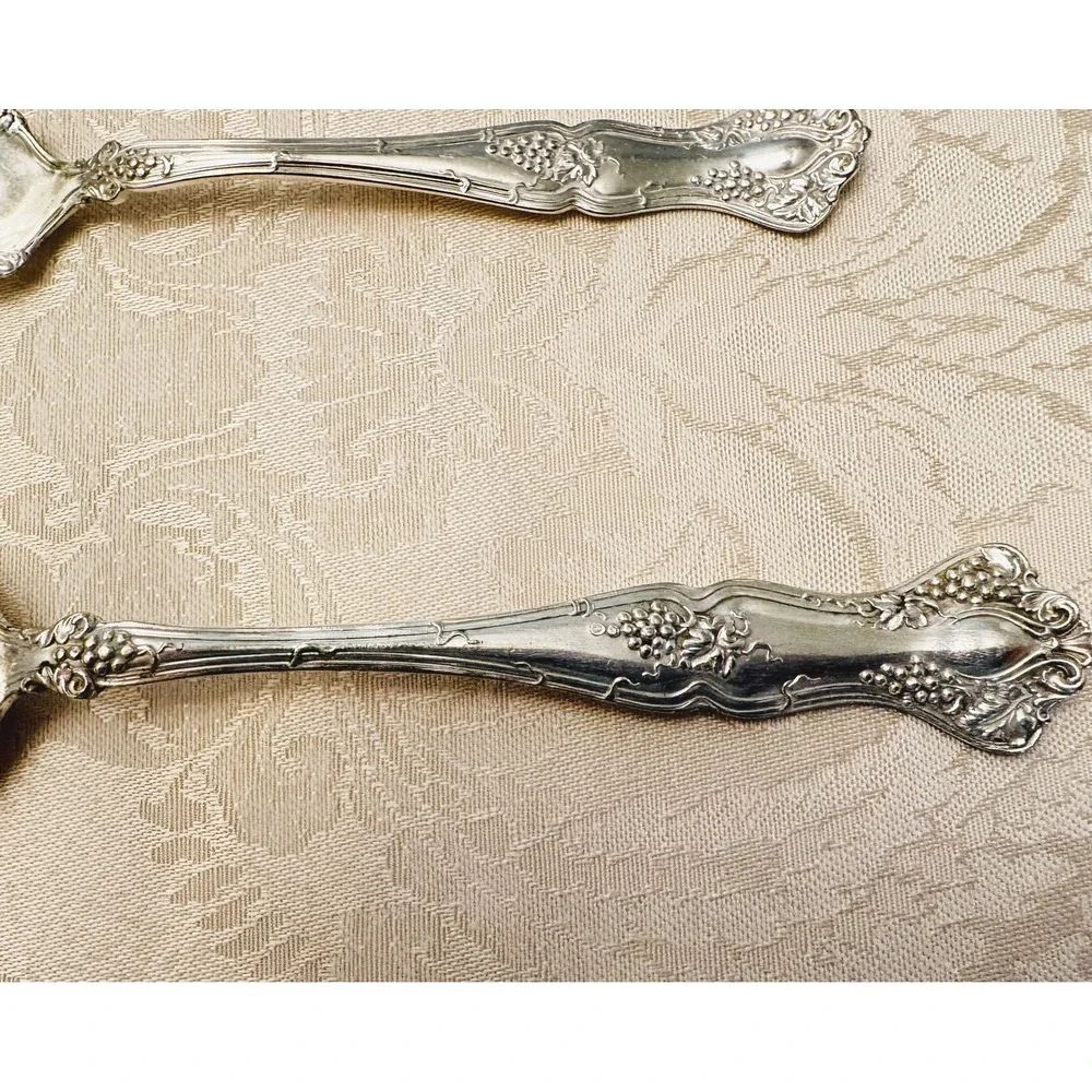 1847 Rogers Bros Vintage 1904 Silverplate 1 Gumbo & 3 Fruit Spoons Grape Motif